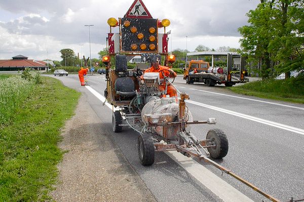 Hurtigtørrende vejmaling