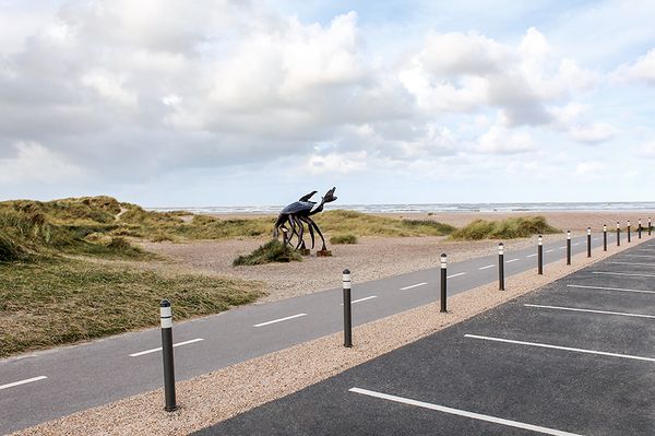 Monteret JISLON® Stele på parkeringsplads ved Slettestrand