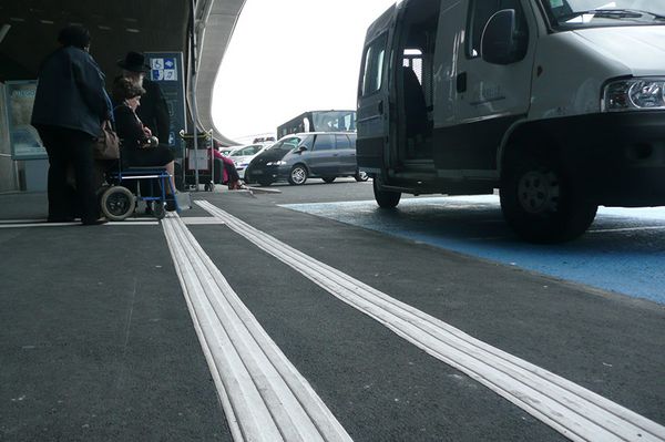 taktile markinger brugt i lufthavn